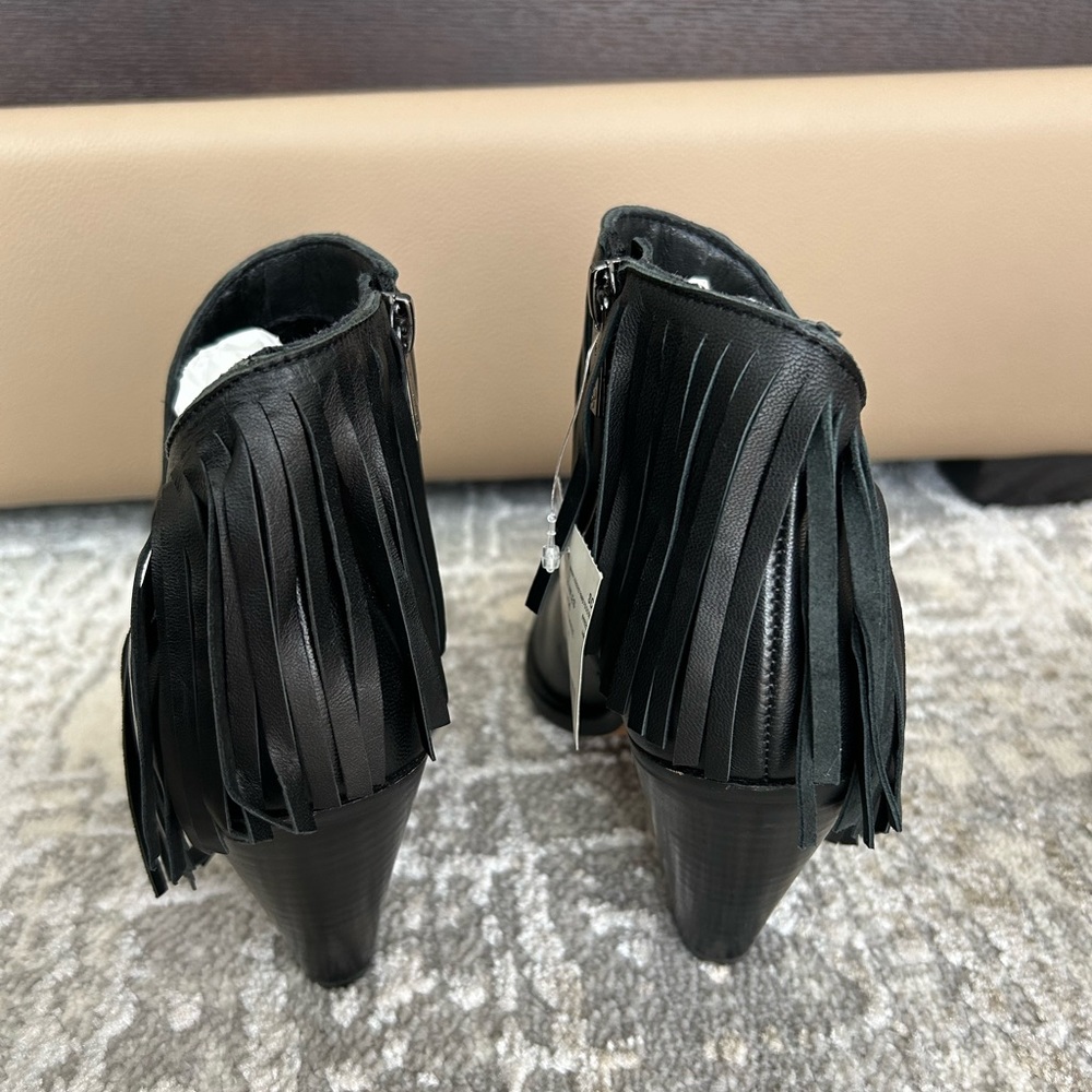 NWT Jessica Simpson Black Fringe Heeled Bootie Side Zipper in Size 6.5. - Picture 2 of 5